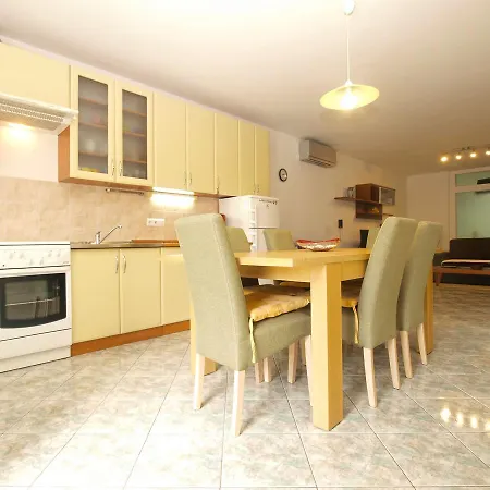 Apartament Slavka 1155 Pula