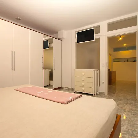 Slavka 1155 * Πούλα