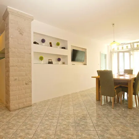 Slavka 1155 Πούλα