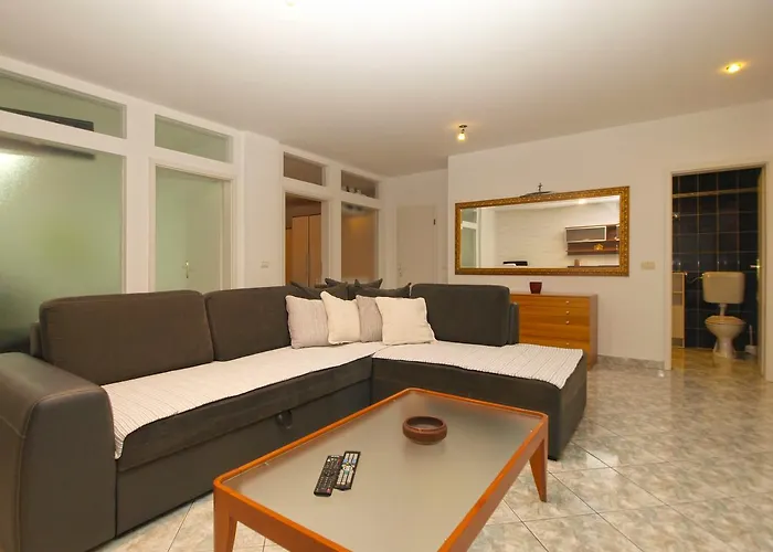 Slavka 1155 Πούλα